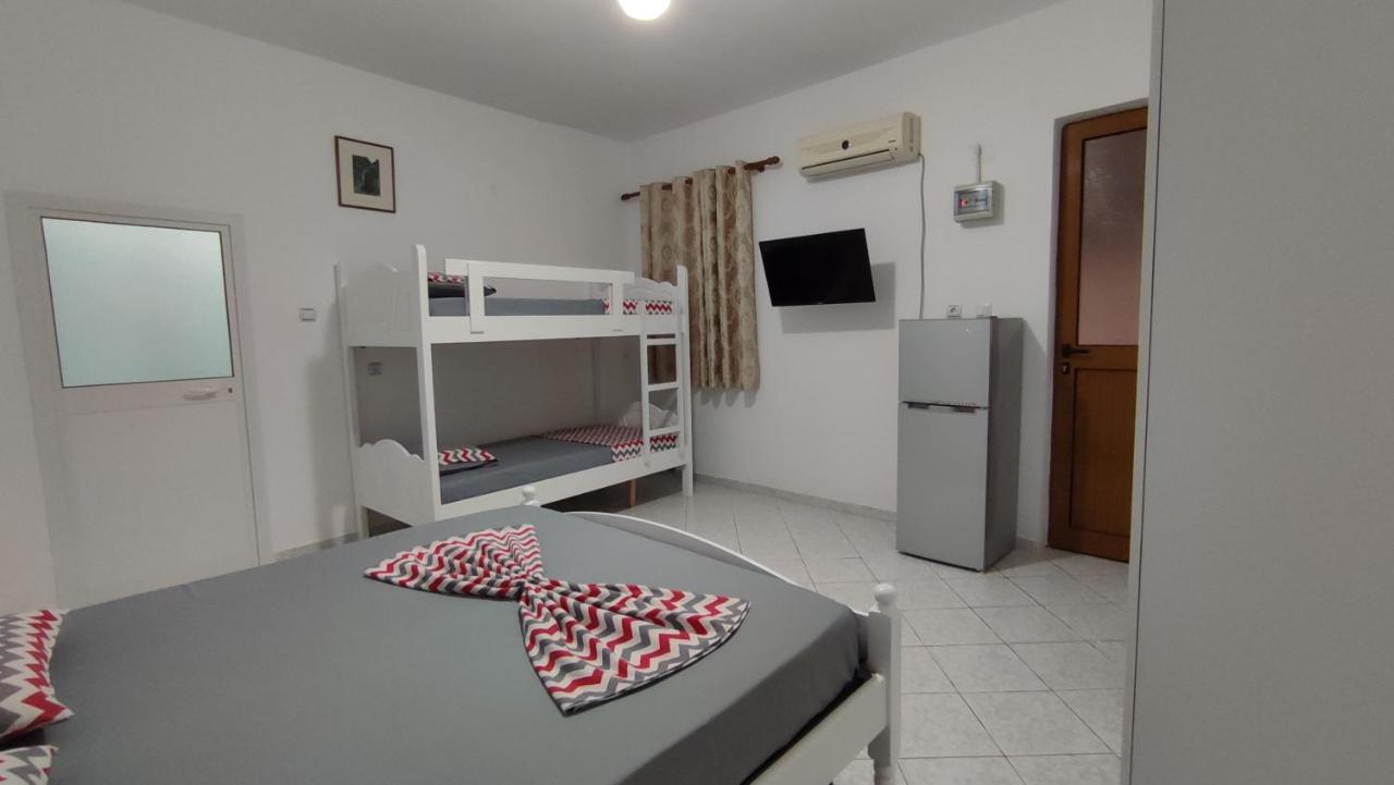 Beach Rooms Himare Exterior photo